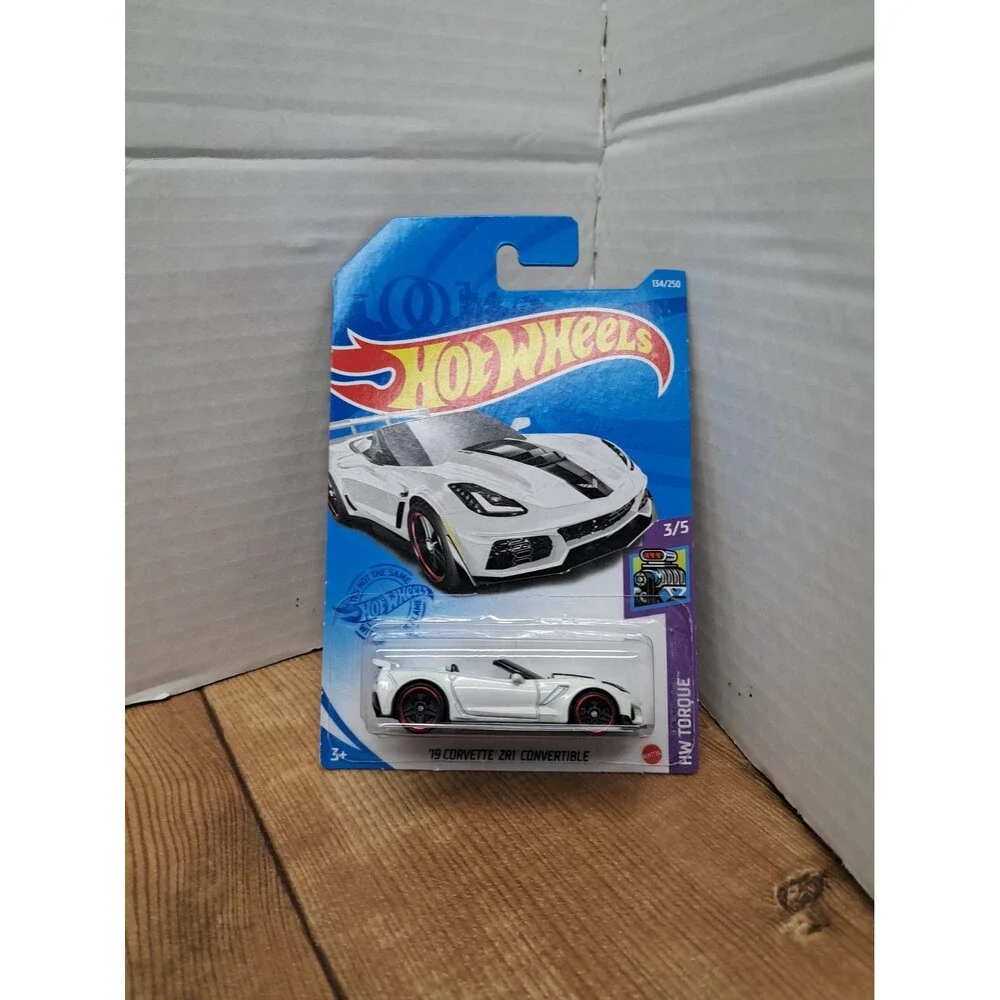 Hot Wheels '19 Corvette ZR1 Convertible White #134 134/250 2021 HW Torque 3/5